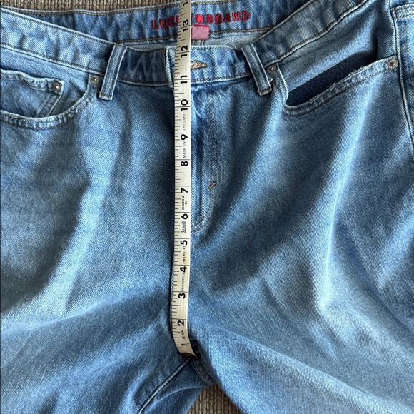 Lucky Brand Medium Blue Relaxed Jeans - Picture 2 of 6